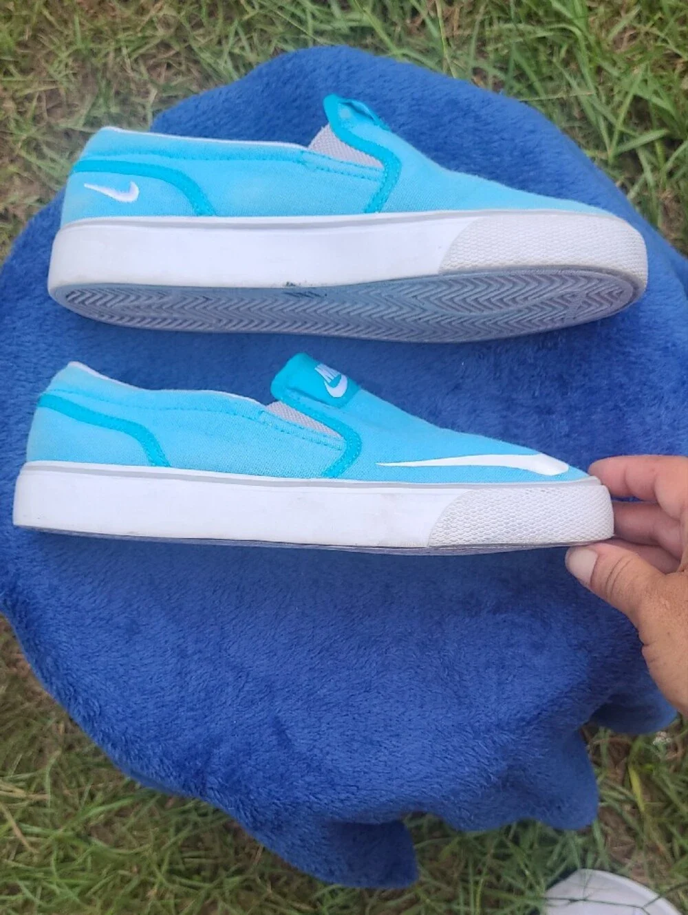 Nike Kids Slip-On Sneakers in Blue with White Swoosh Size 4y